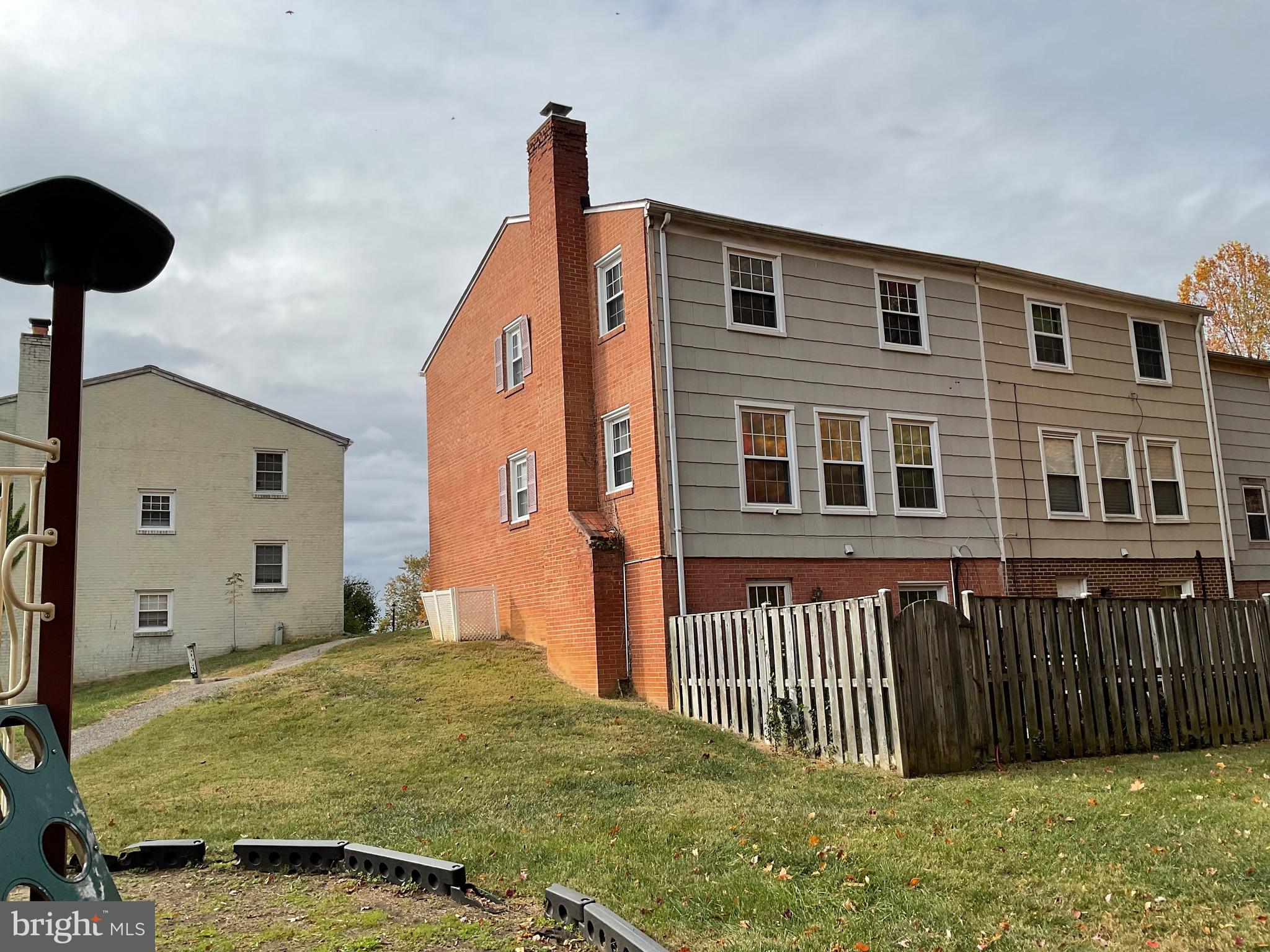 PINEWOOD HILL - Residential