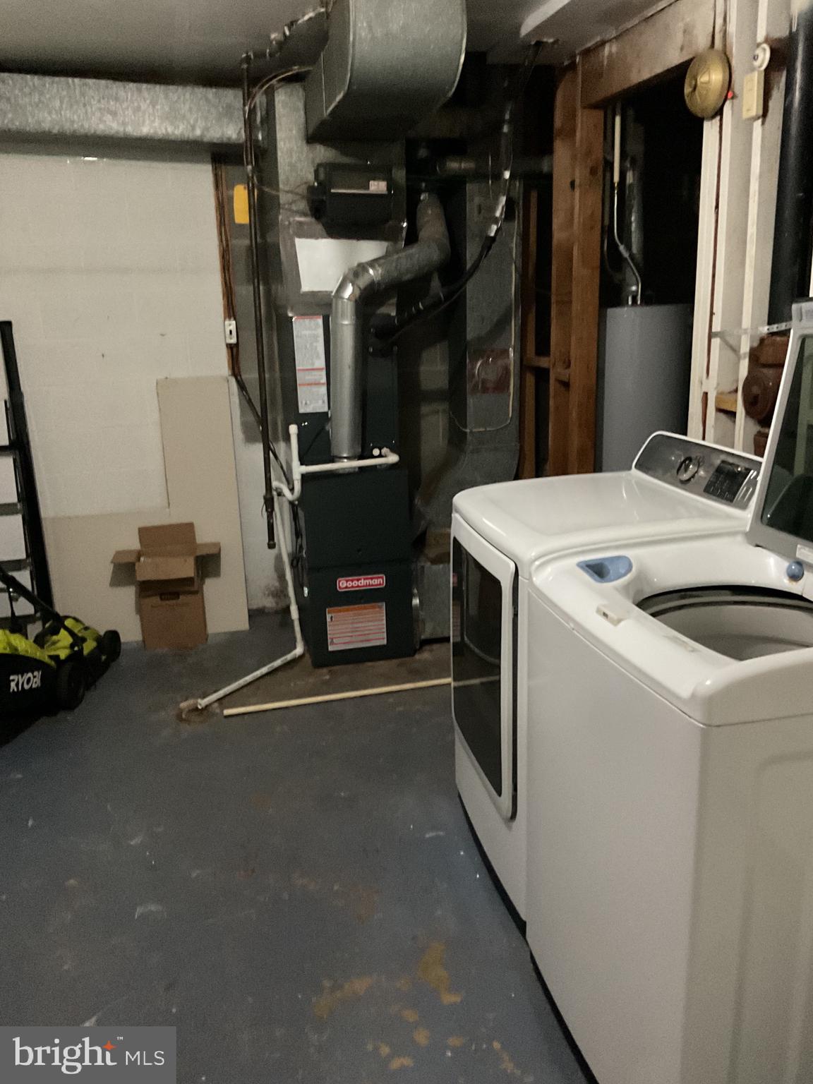 PINEWOOD HILL - Residential