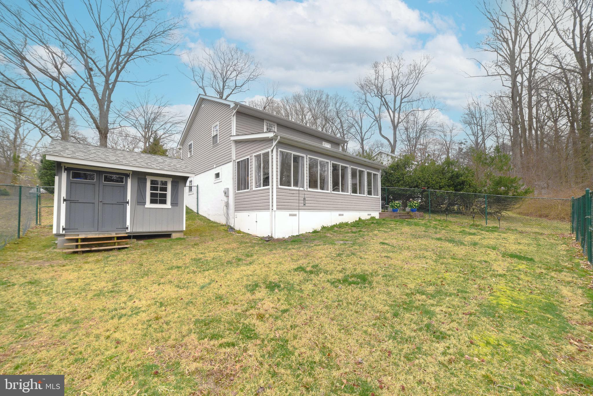 LONG BEACH - Residential