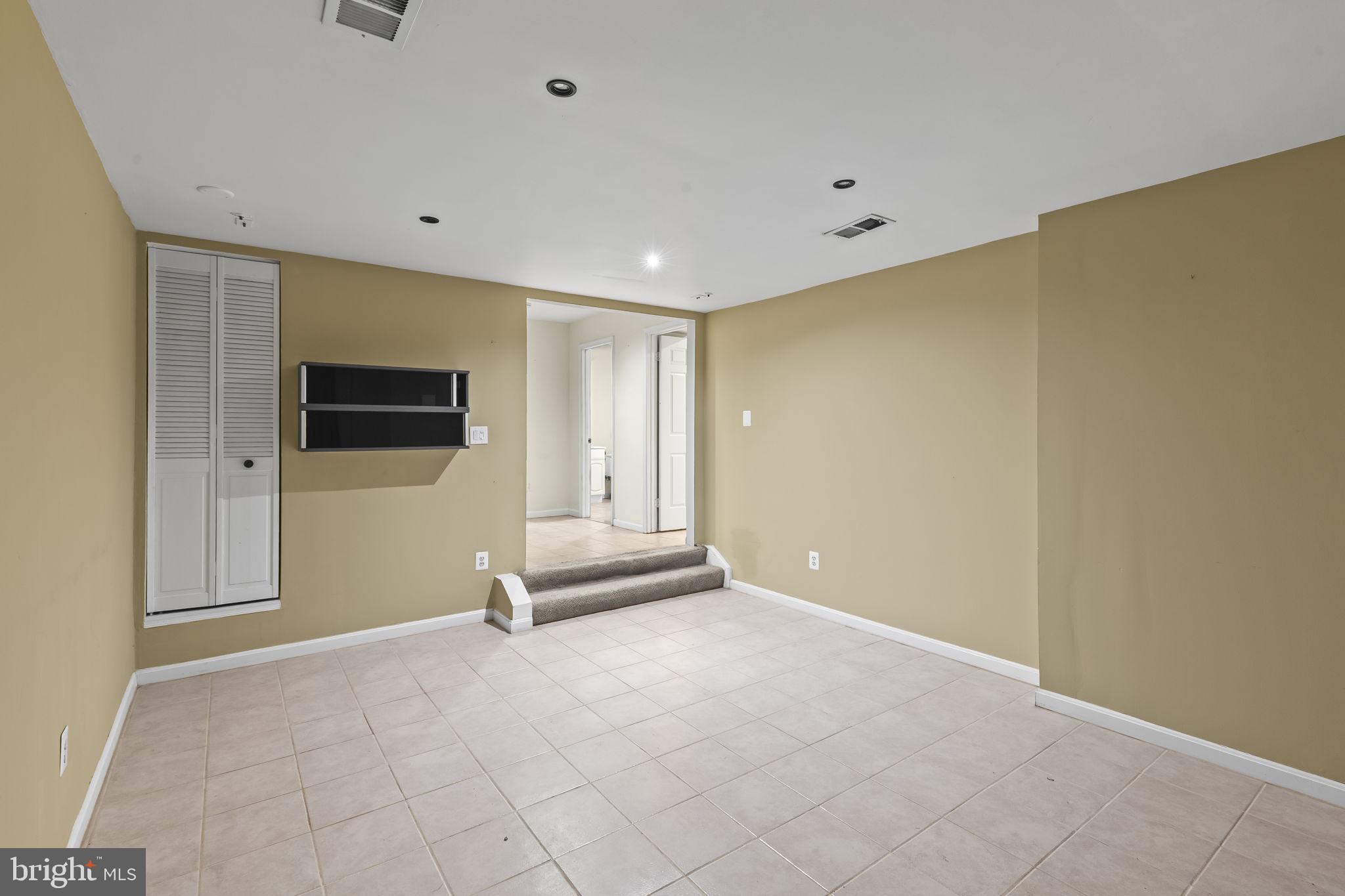 MEADOWGATE - Residential