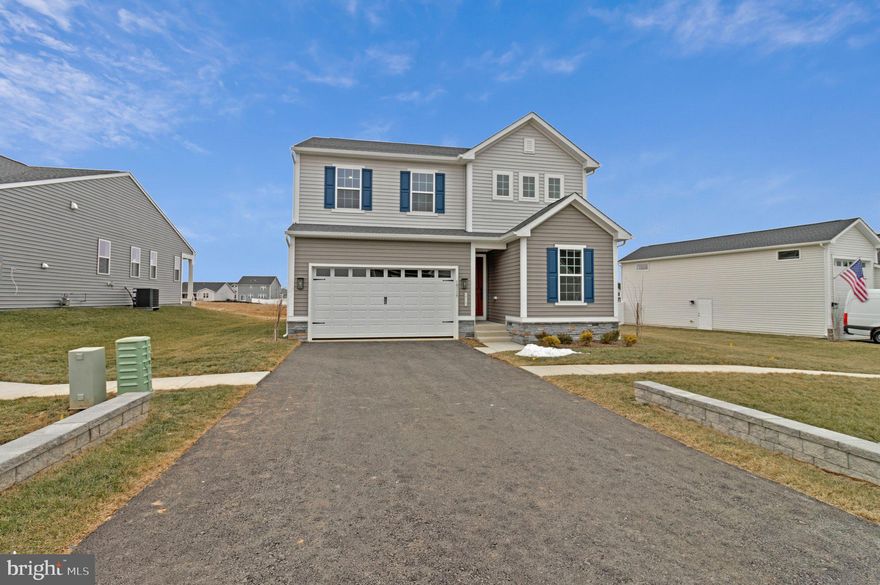 **ASK ABOUT BELOW-MARKET FINANCING** Discover this impressive Pearl home by Richmond American Homes. Included features: a welcoming covered entry; a main-floor bedroom and bathroom; an open dining area; an inviting kitchen boasting a center island, quartz countertops, and stainless-steel appliances; a spacious great room; a convenient laundry; a large loft; an elegant primary suite showcasing a private bath and an immense walk-in closet; and two additional bedrooms with a full bath. Learn more today!