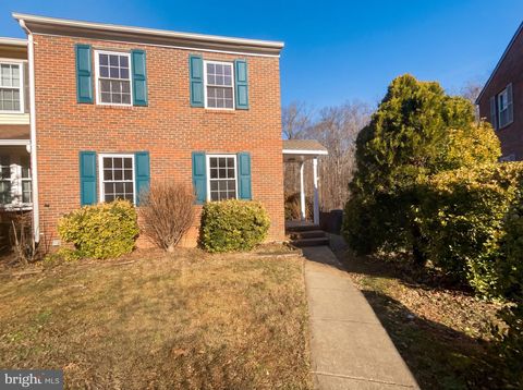 Photo of 6352 Shaundale Drive, SPRINGFIELD, VA 22152 (MLS # VAFX2292194)