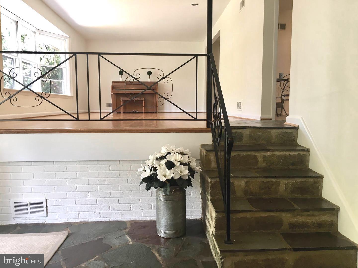 KENWOOD PARK - Residential Lease