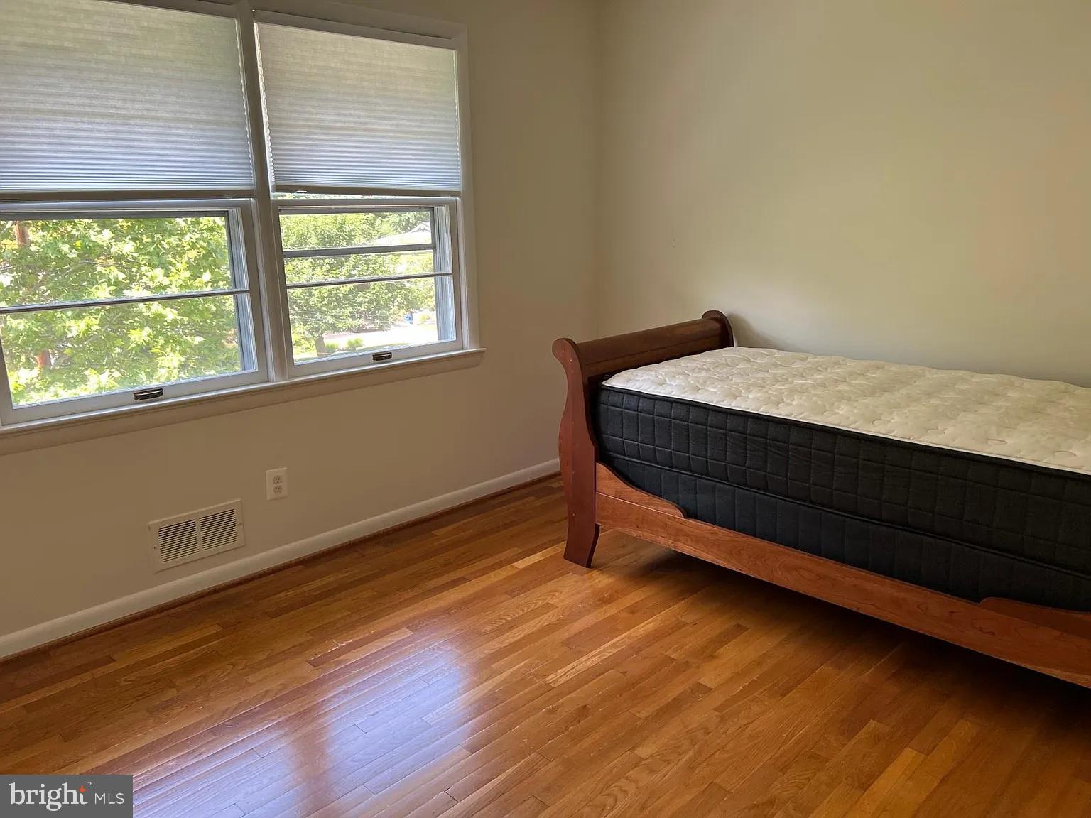 KENWOOD PARK - Residential Lease