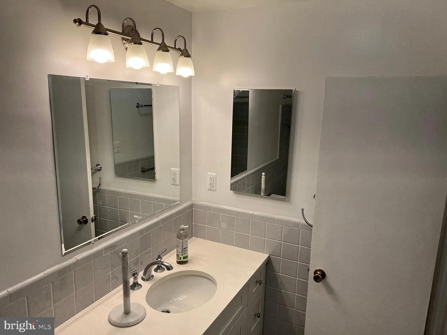 KENWOOD PARK - Residential Lease