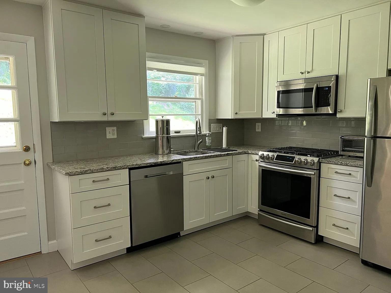 KENWOOD PARK - Residential Lease