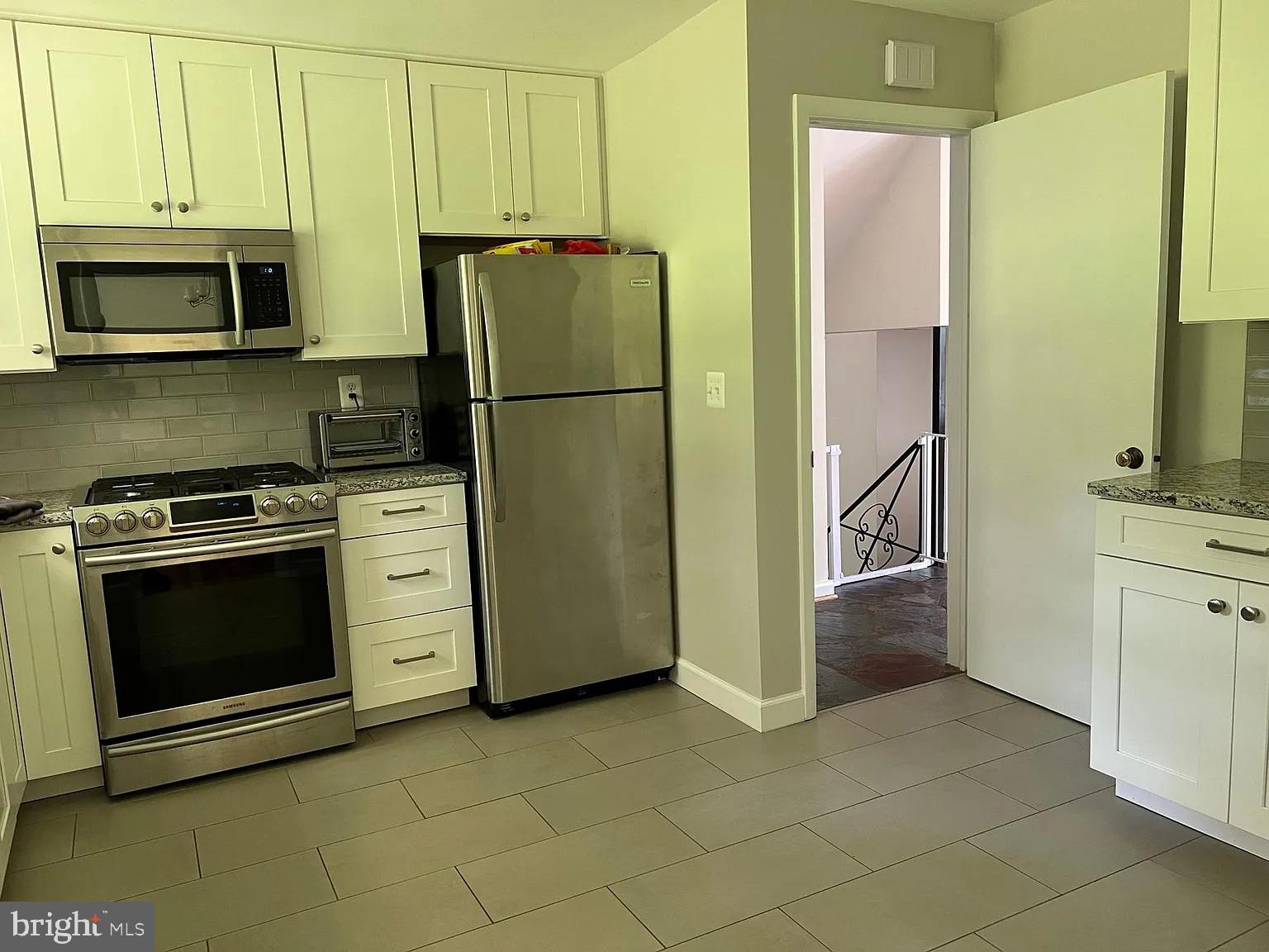 KENWOOD PARK - Residential Lease