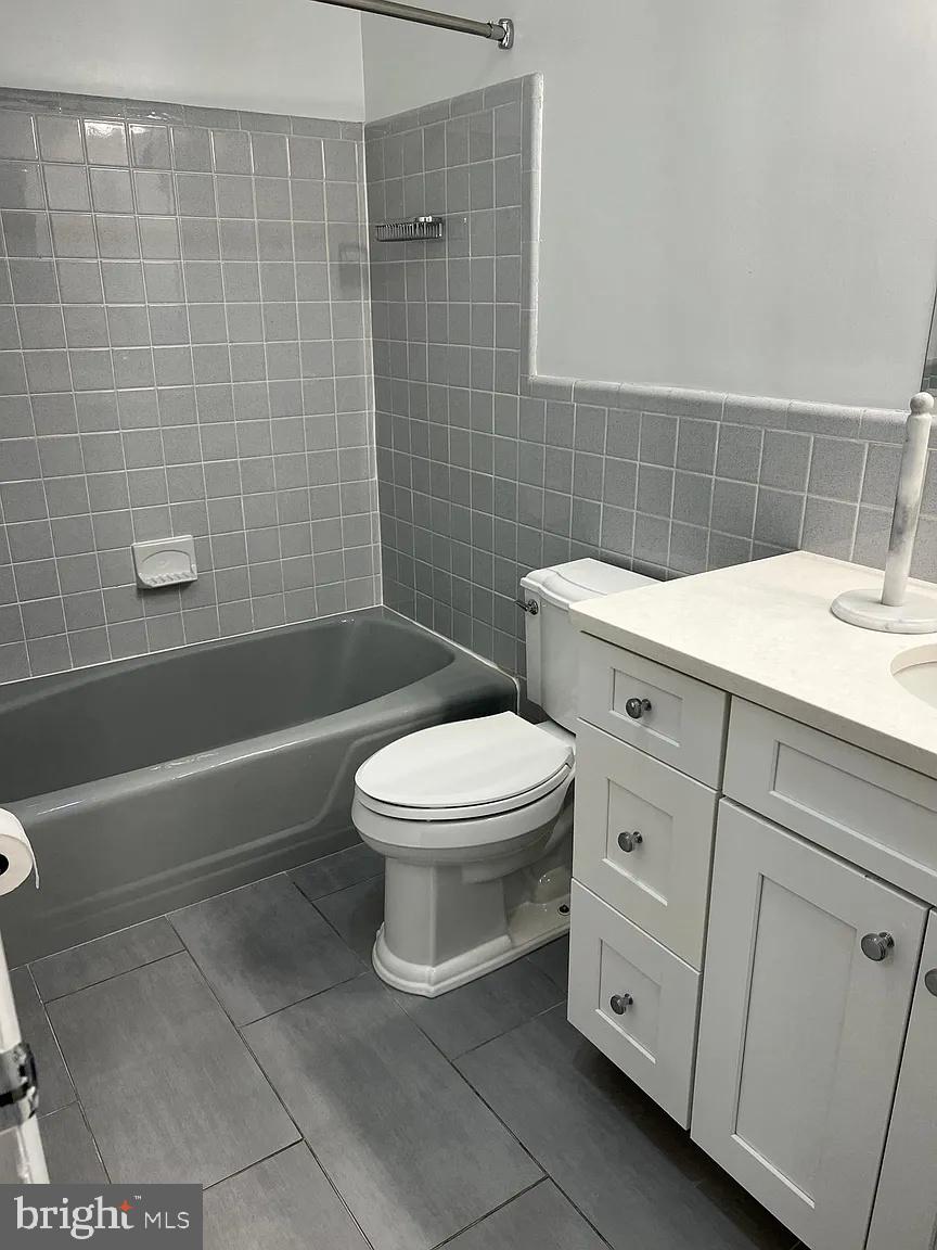 KENWOOD PARK - Residential Lease