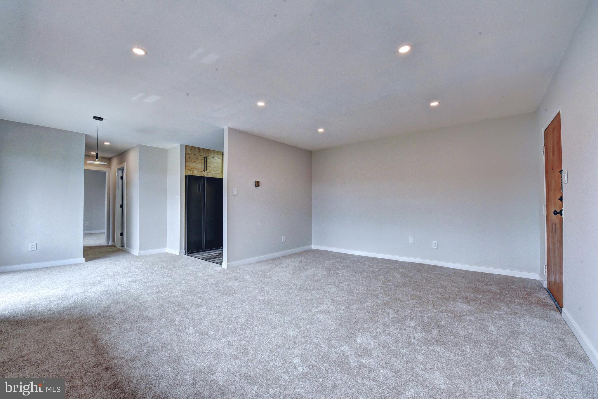 GEORGE MASON VILLAGE - Residential