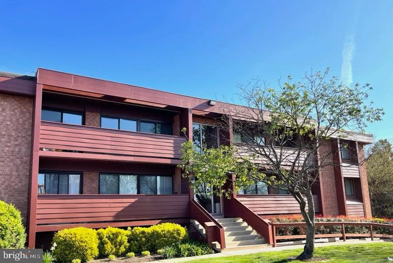 GEORGE MASON VILLAGE - Residential