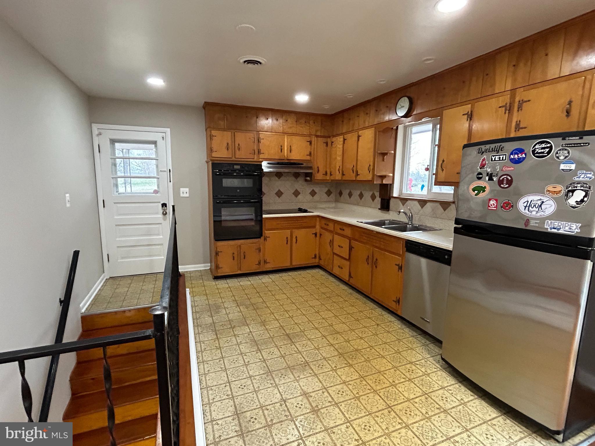 LONG VIEW HEIGHTS - Residential Lease