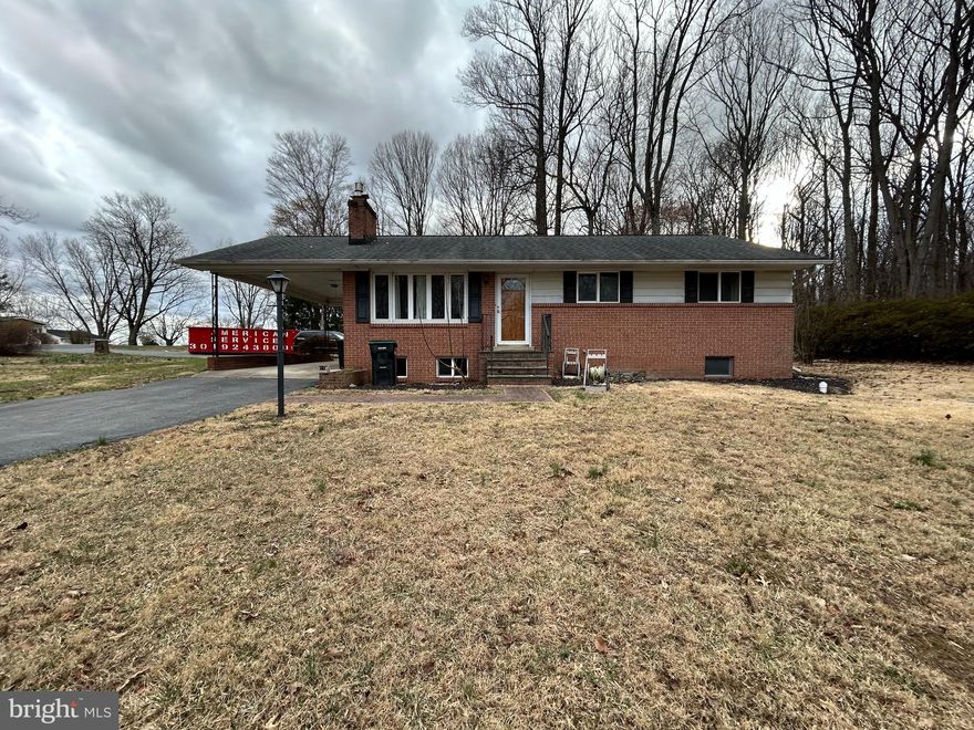 This charming one-level home is nestled on almost an acre of land, offering a peaceful, spacious setting. With 4 bedrooms and 2 bathrooms, this home provides plenty of room for family living. Despite its age, the home is in excellent condition, featuring timeless character and comfort throughout.

Outside, you'll find a small barn and a shed in the backyard, ideal for extra storage and hobbies. The large lot provides a variety of possibilities for gardening, outdoor activities, or simply enjoying the natural surroundings.