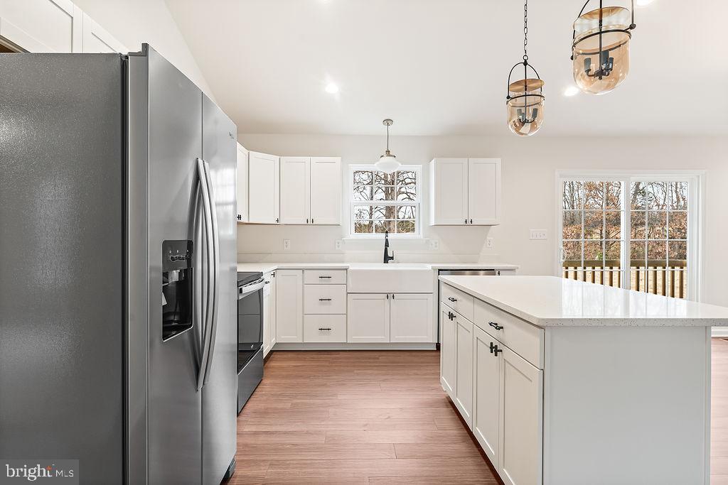 SECLUSION SHORES - Residential