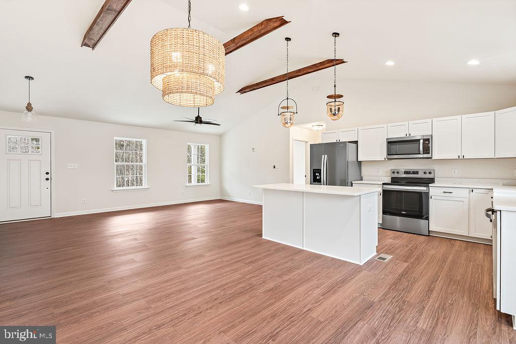 SECLUSION SHORES - Residential