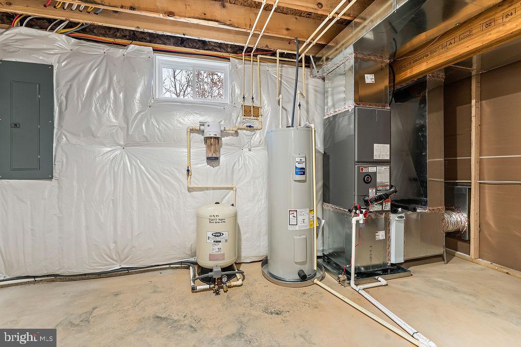 SECLUSION SHORES - Residential