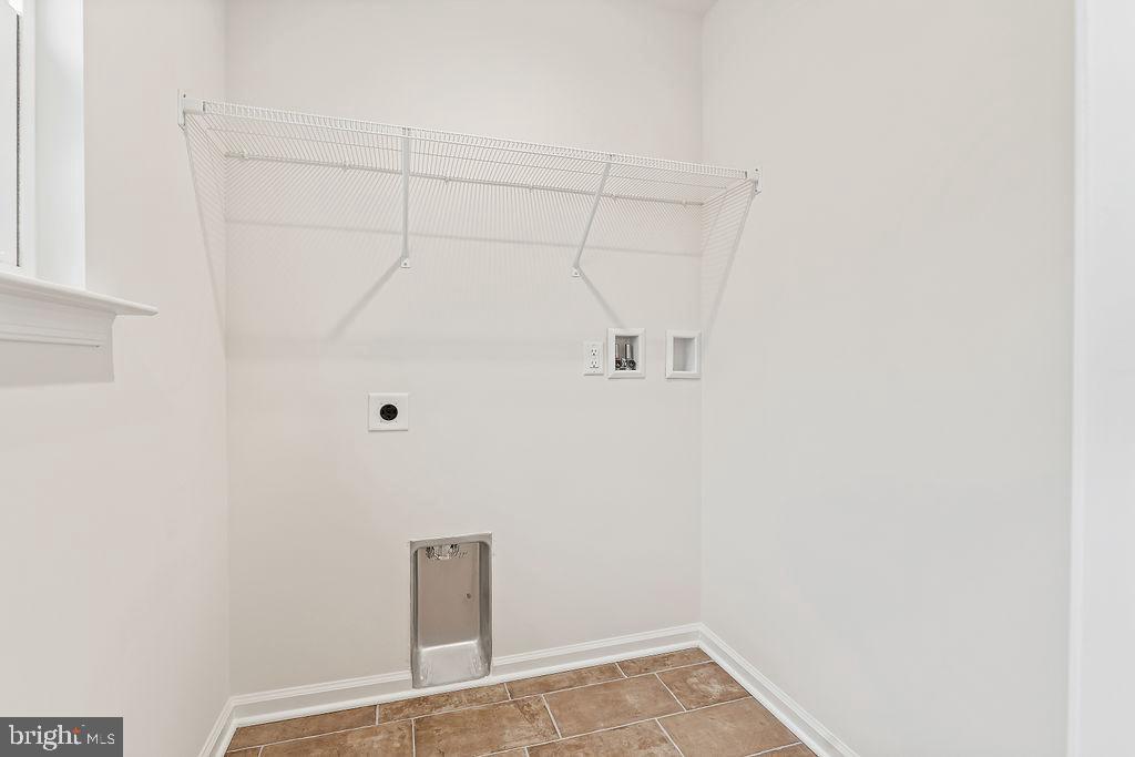 SECLUSION SHORES - Residential