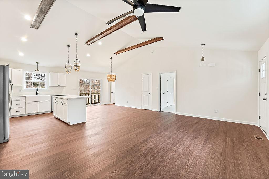 SECLUSION SHORES - Residential