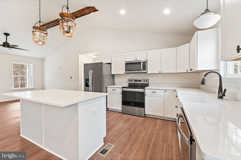 SECLUSION SHORES - Residential