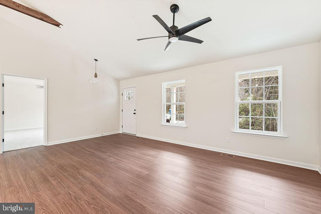 SECLUSION SHORES - Residential