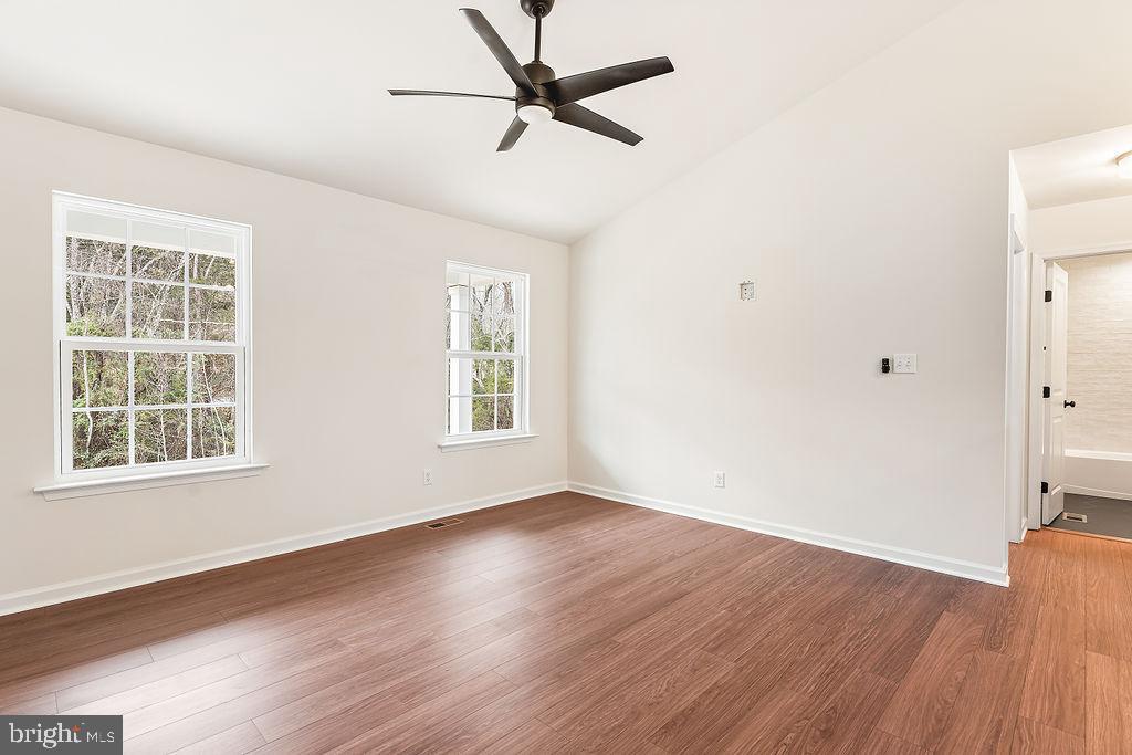 SECLUSION SHORES - Residential