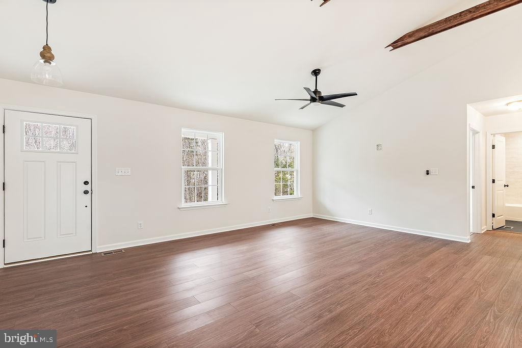 SECLUSION SHORES - Residential