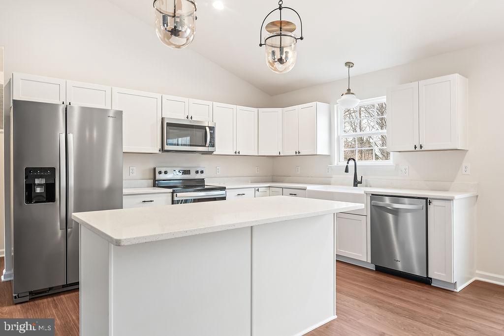 SECLUSION SHORES - Residential