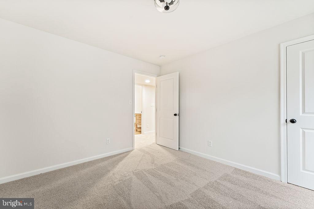 SECLUSION SHORES - Residential