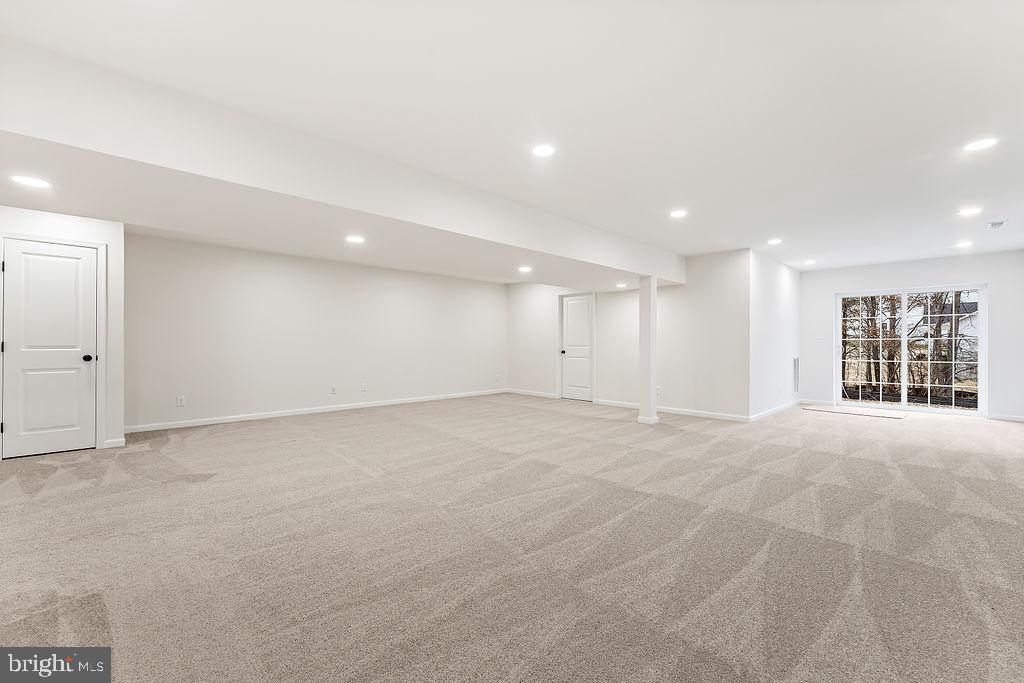 SECLUSION SHORES - Residential