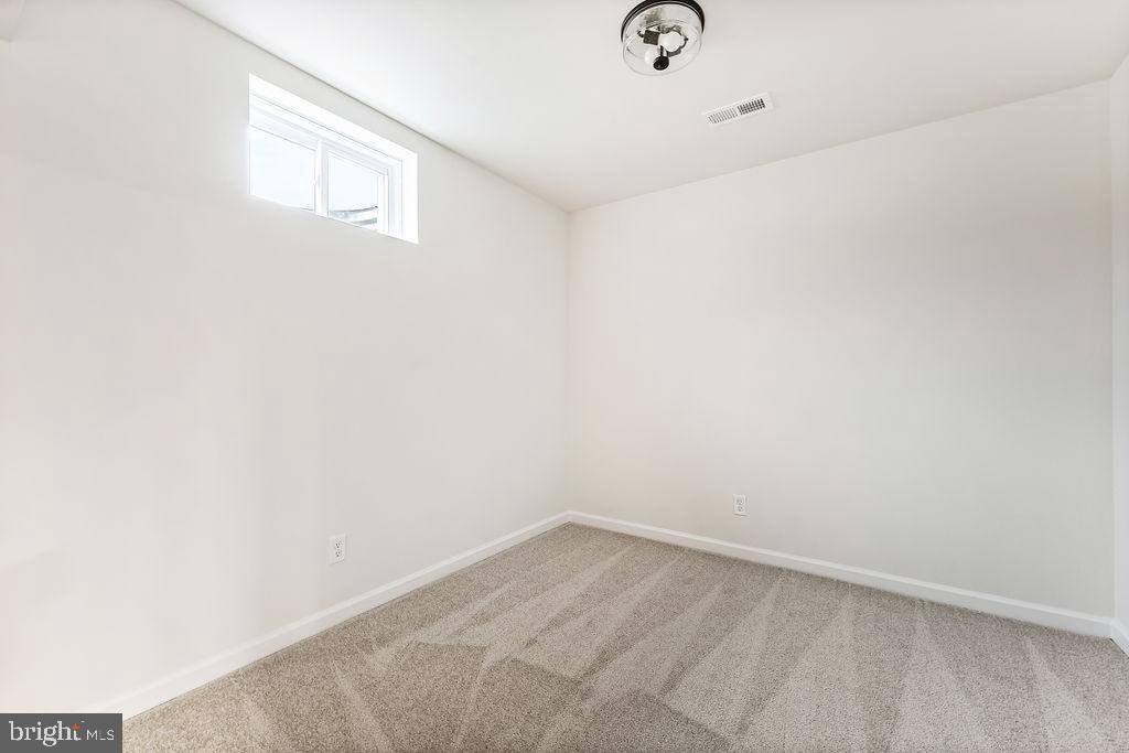 SECLUSION SHORES - Residential