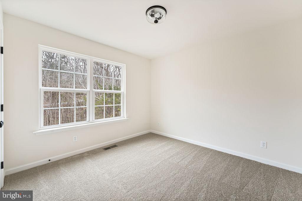 SECLUSION SHORES - Residential