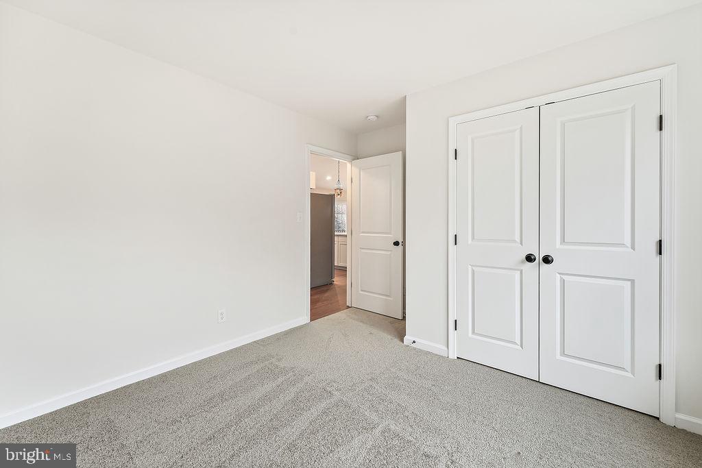 SECLUSION SHORES - Residential