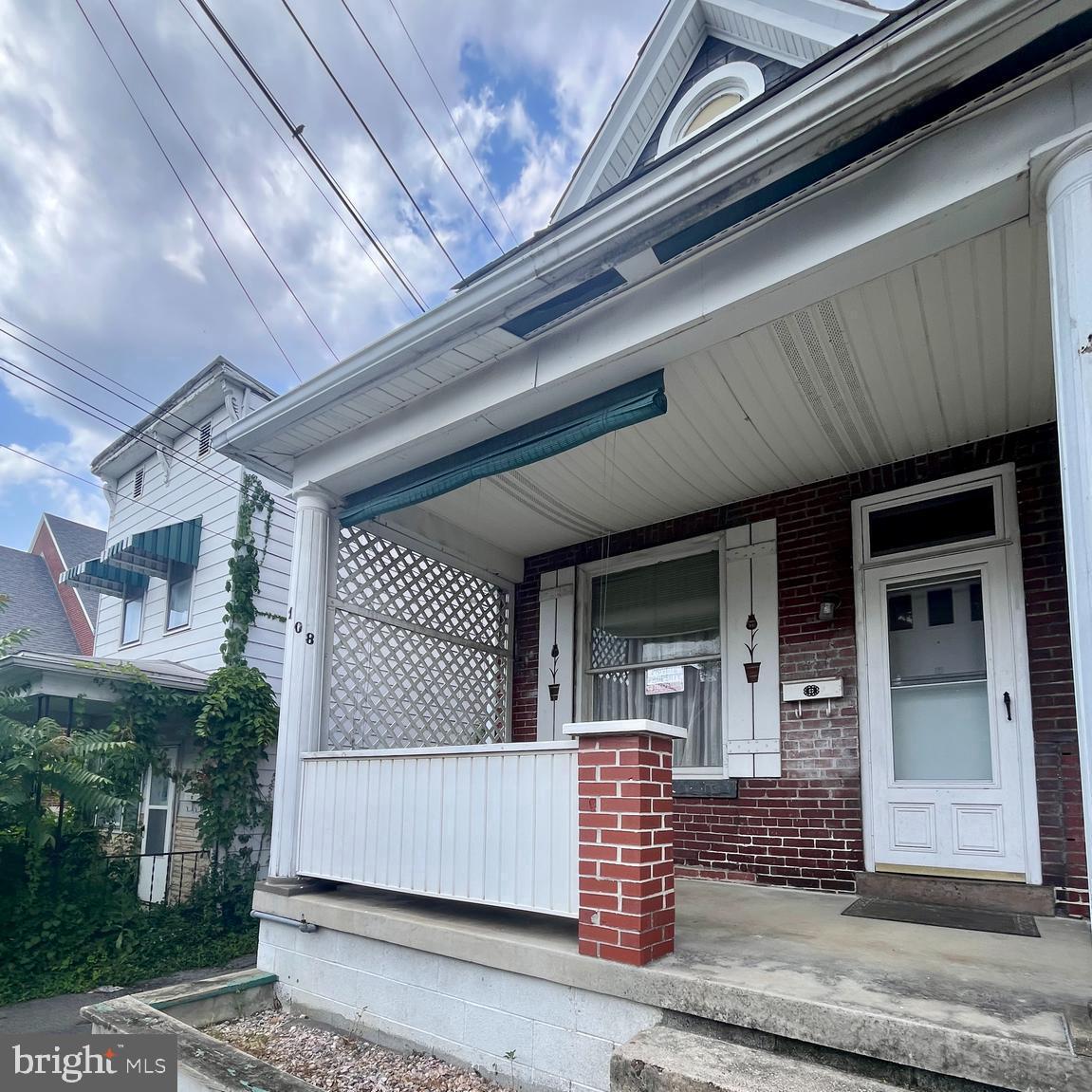 108 W SECOND STREET