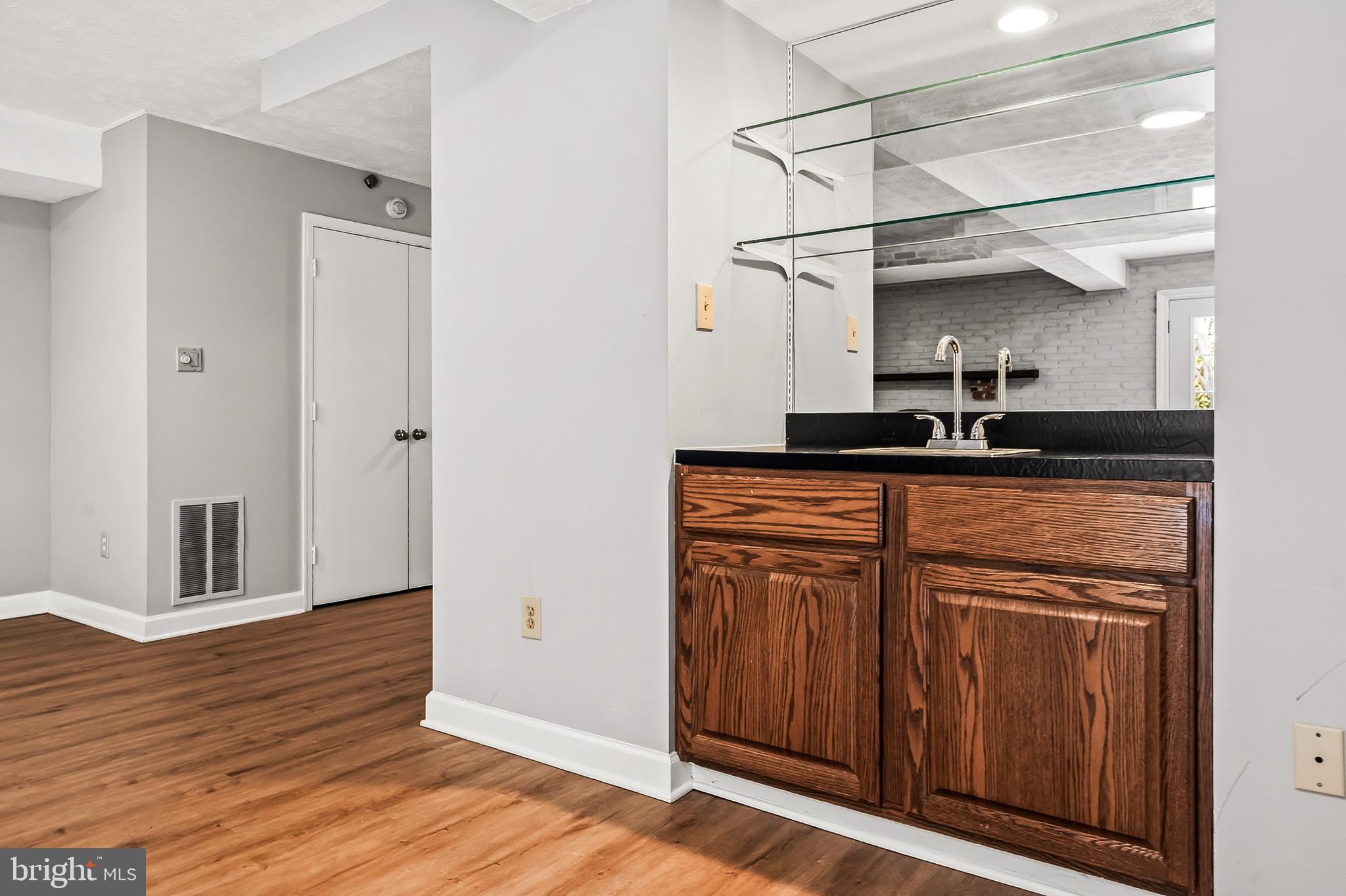 WESTMORELAND SQUARE - Residential