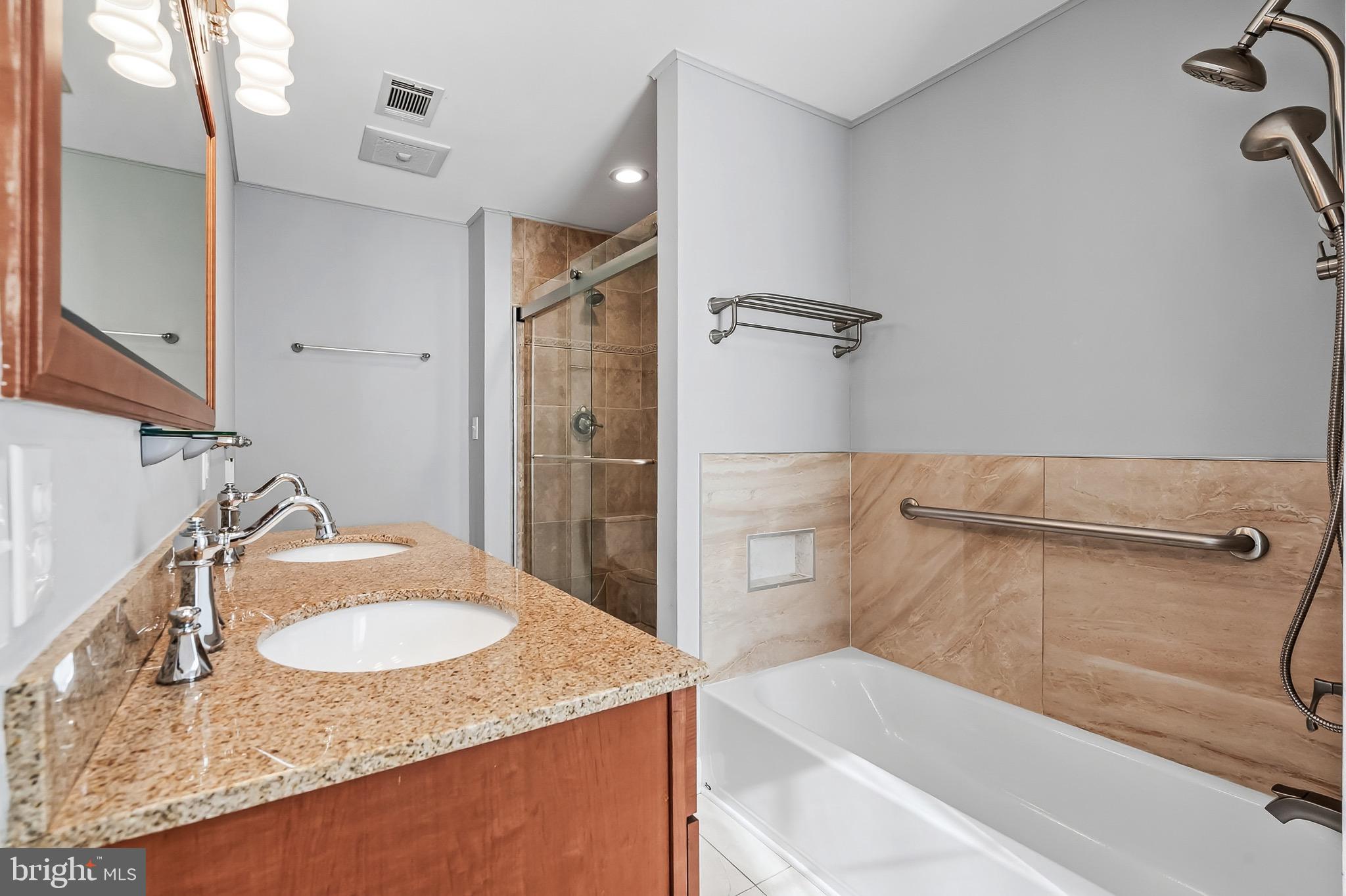 WESTMORELAND SQUARE - Residential