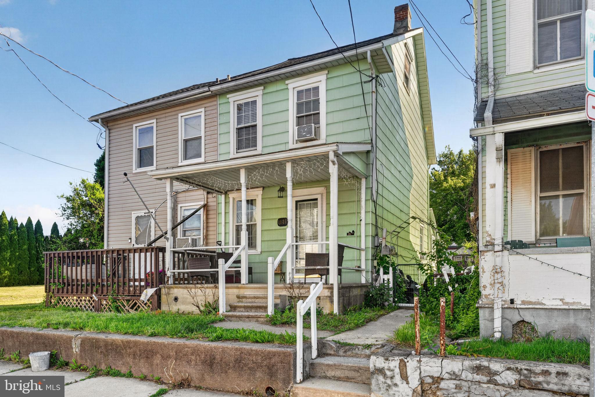 1121 FRONT STREET
