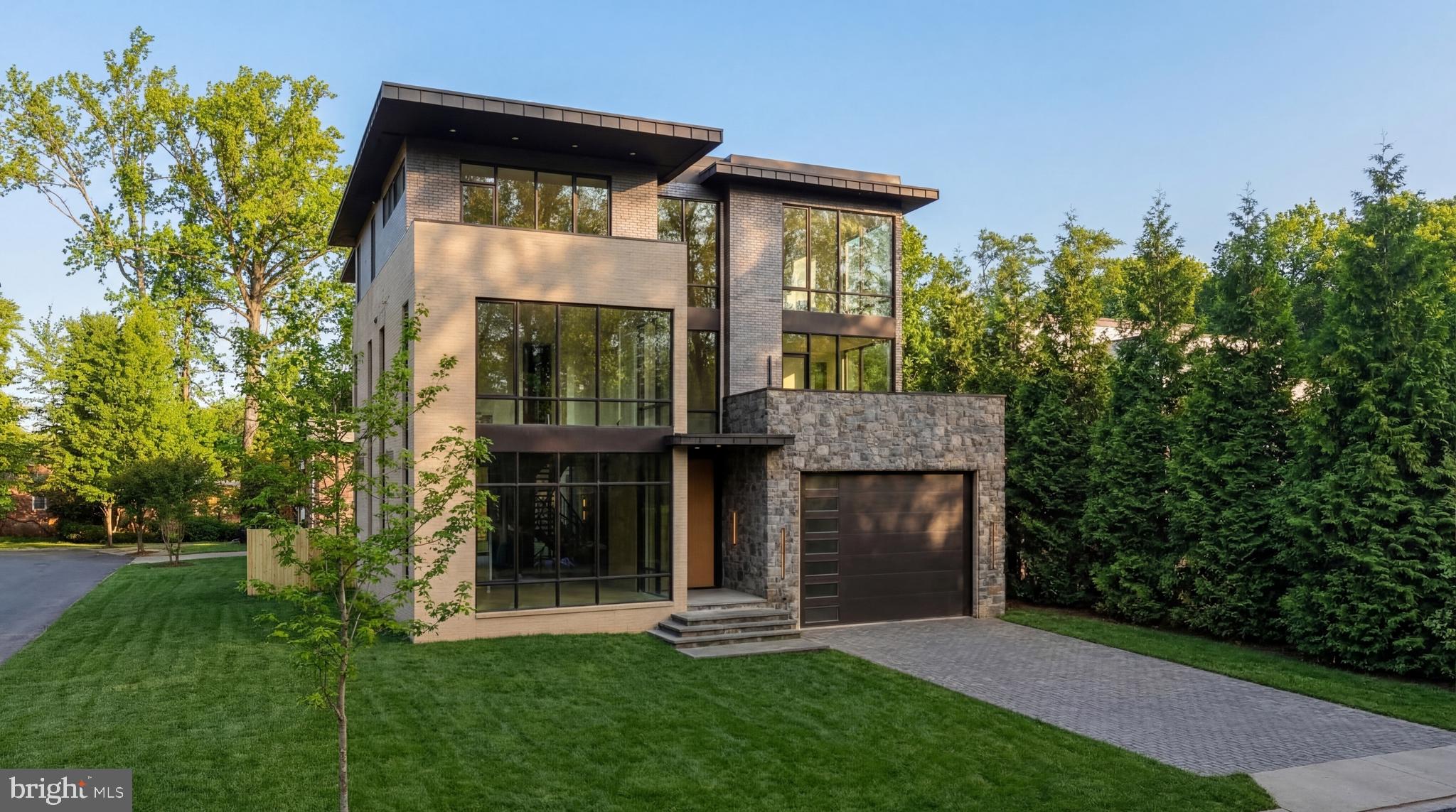 2717 TENNYSON STREET NW