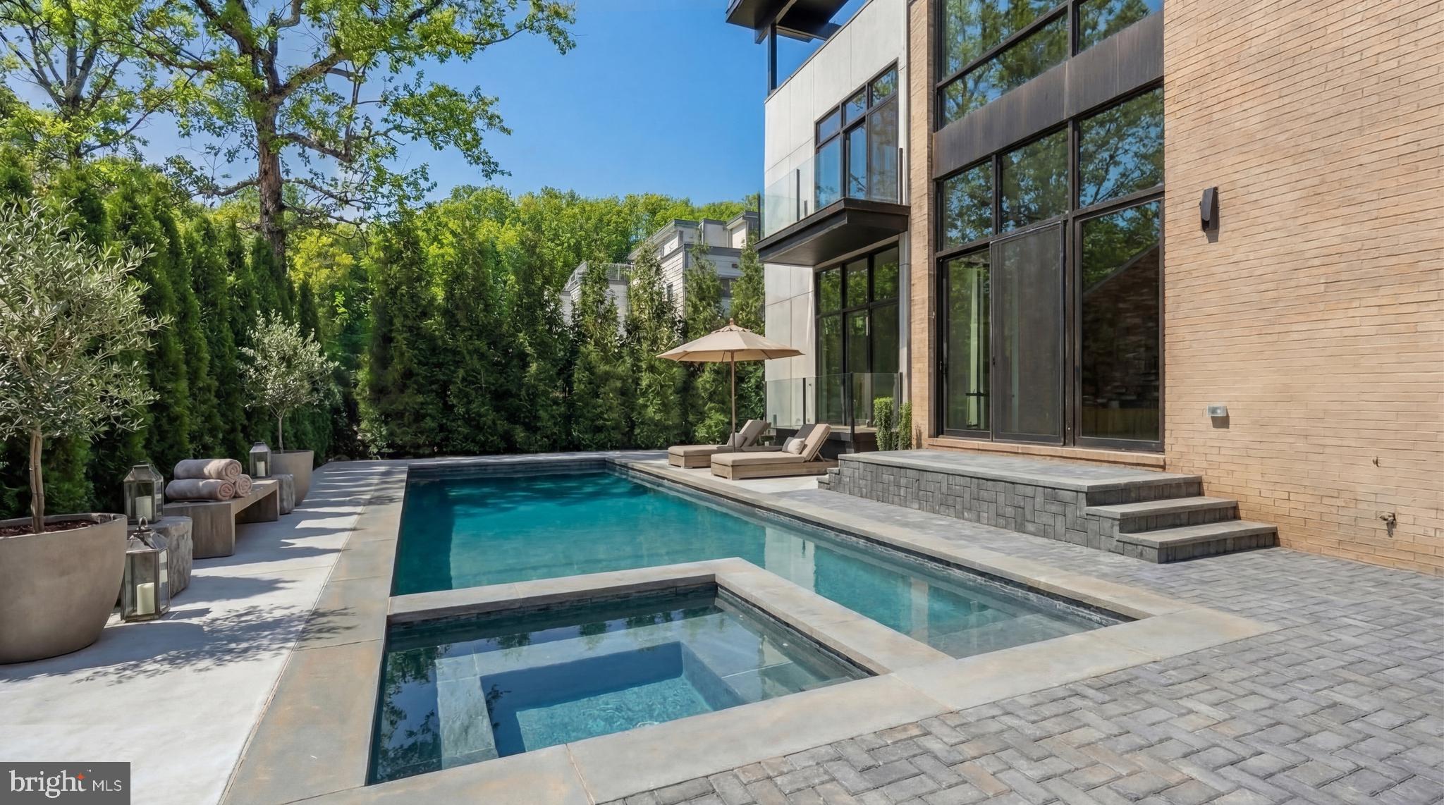 2717 TENNYSON STREET NW