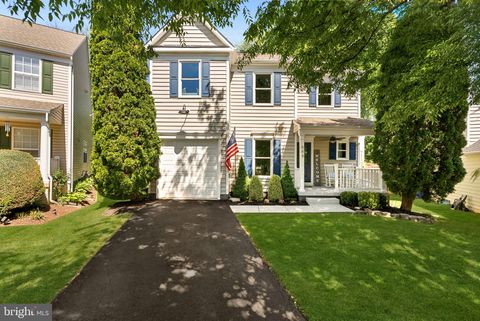 Photo of 644 Nathan Place NE, LEESBURG, VA 20176 (MLS # VALO2126124)