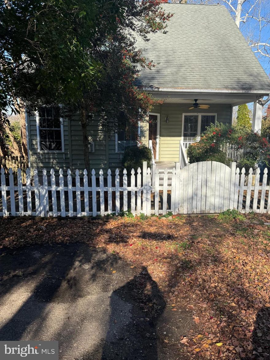 Come see this nicely located single-family home. The home has 3 beds and 3 full bathrooms!! Nicely tall and vaulted ceiling in the living room. Did I mention that it has a full basement with outside access too? This one won't last long. Located in a water-access neighborhood.