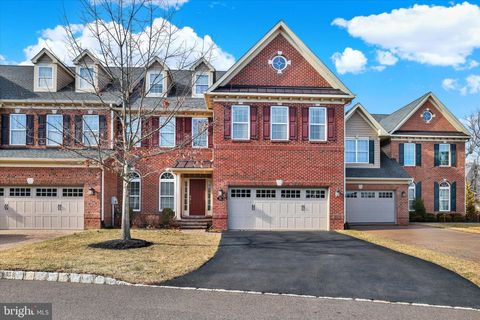 35 RITTENHOUSE CIRCLE NEWTOWN PA 18940
