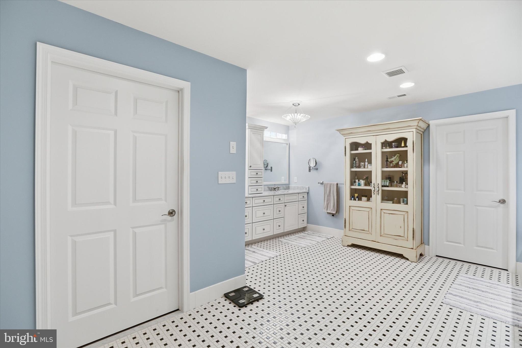 DELANCEY COURT - Residential