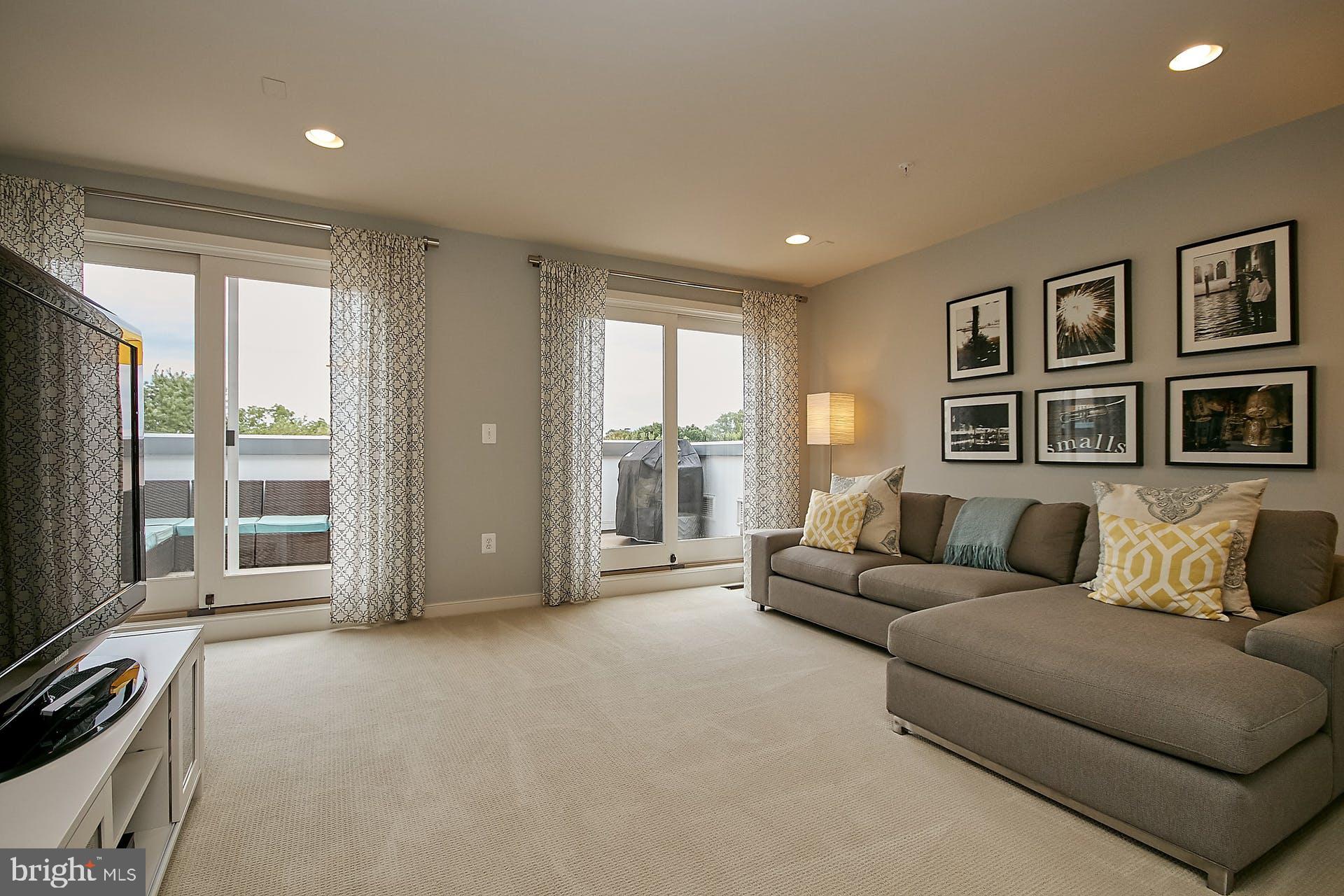 OLD TOWN COMMONS - Residential Lease