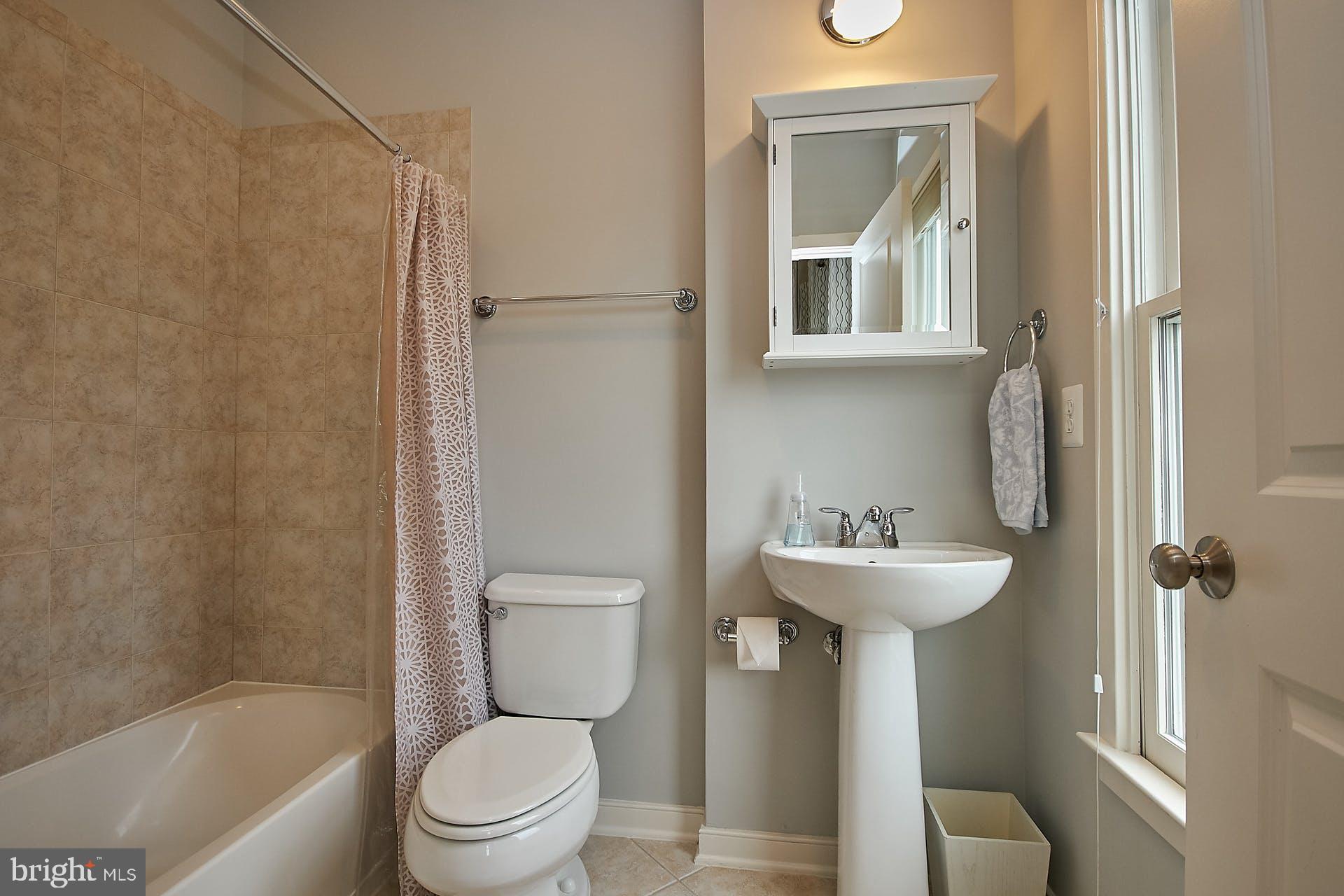 OLD TOWN COMMONS - Residential Lease