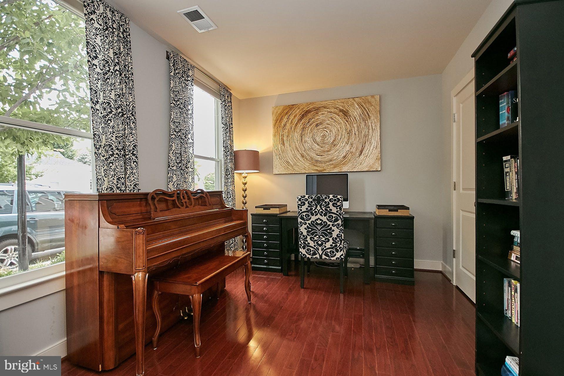 OLD TOWN COMMONS - Residential Lease