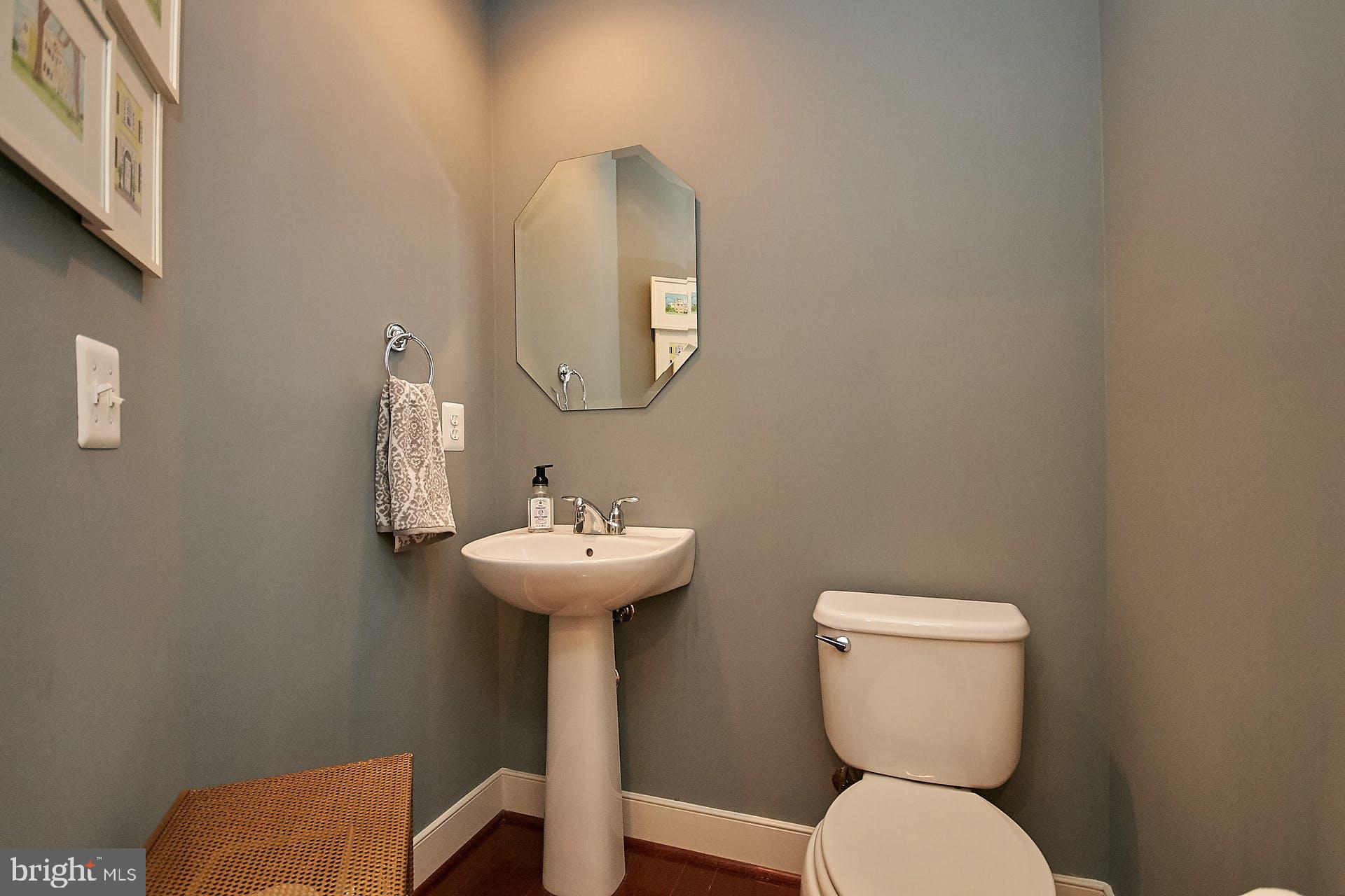 OLD TOWN COMMONS - Residential Lease