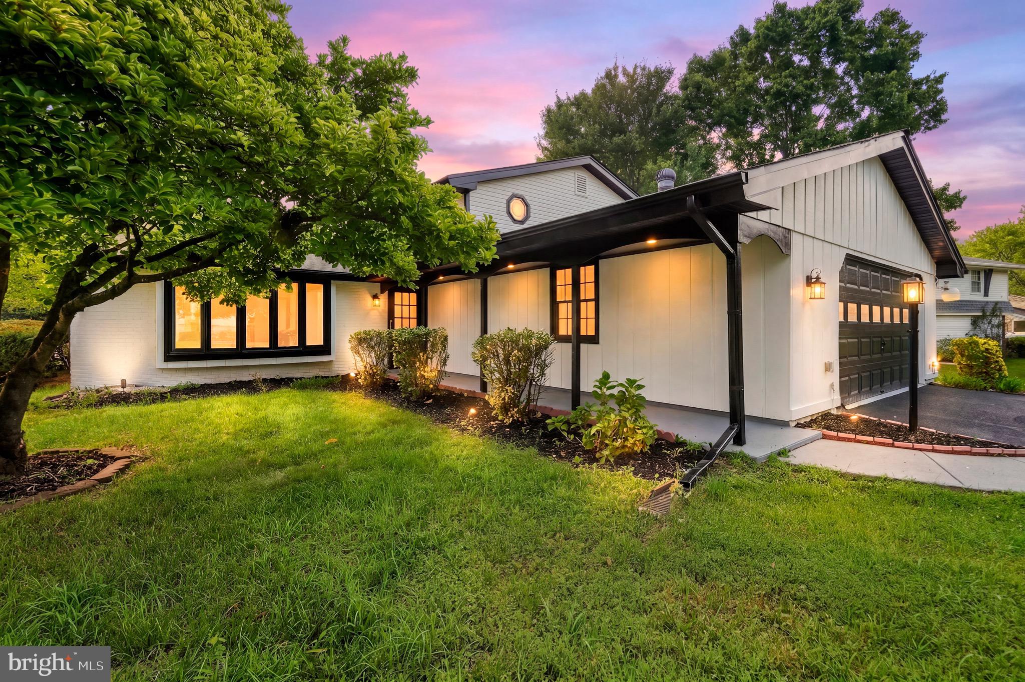 5202 CAROLINE CIRCLE