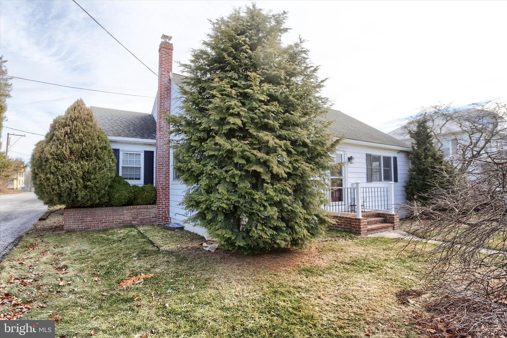 Photo of 302 Park Road, VALLEY VIEW, PA 17983 (MLS # PASK2025200)