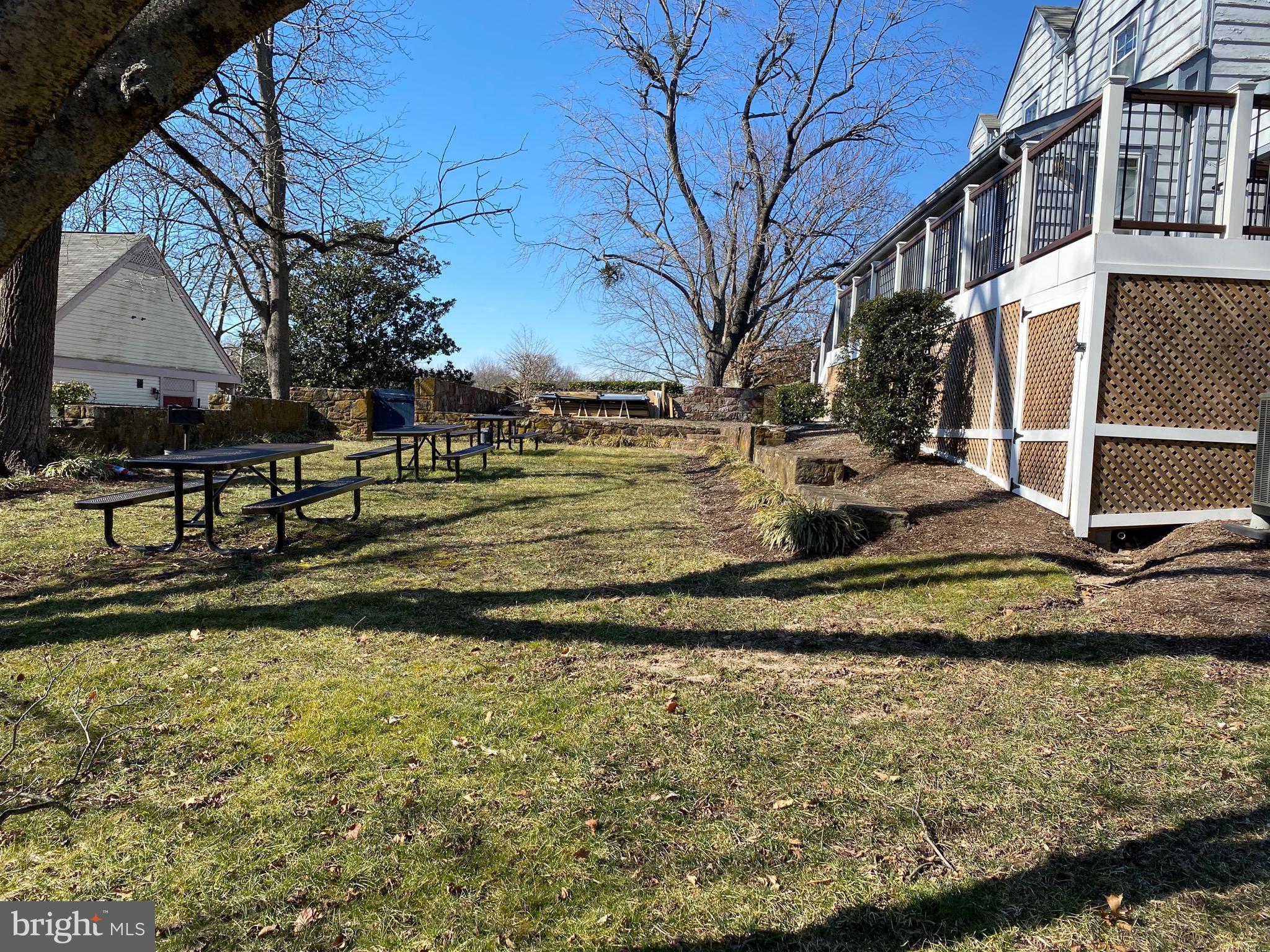 PONDS AT CENTREVILLE - Residential Lease