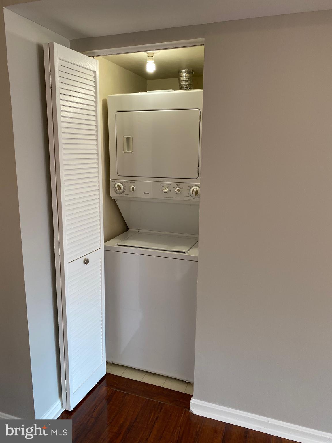 PONDS AT CENTREVILLE - Residential Lease