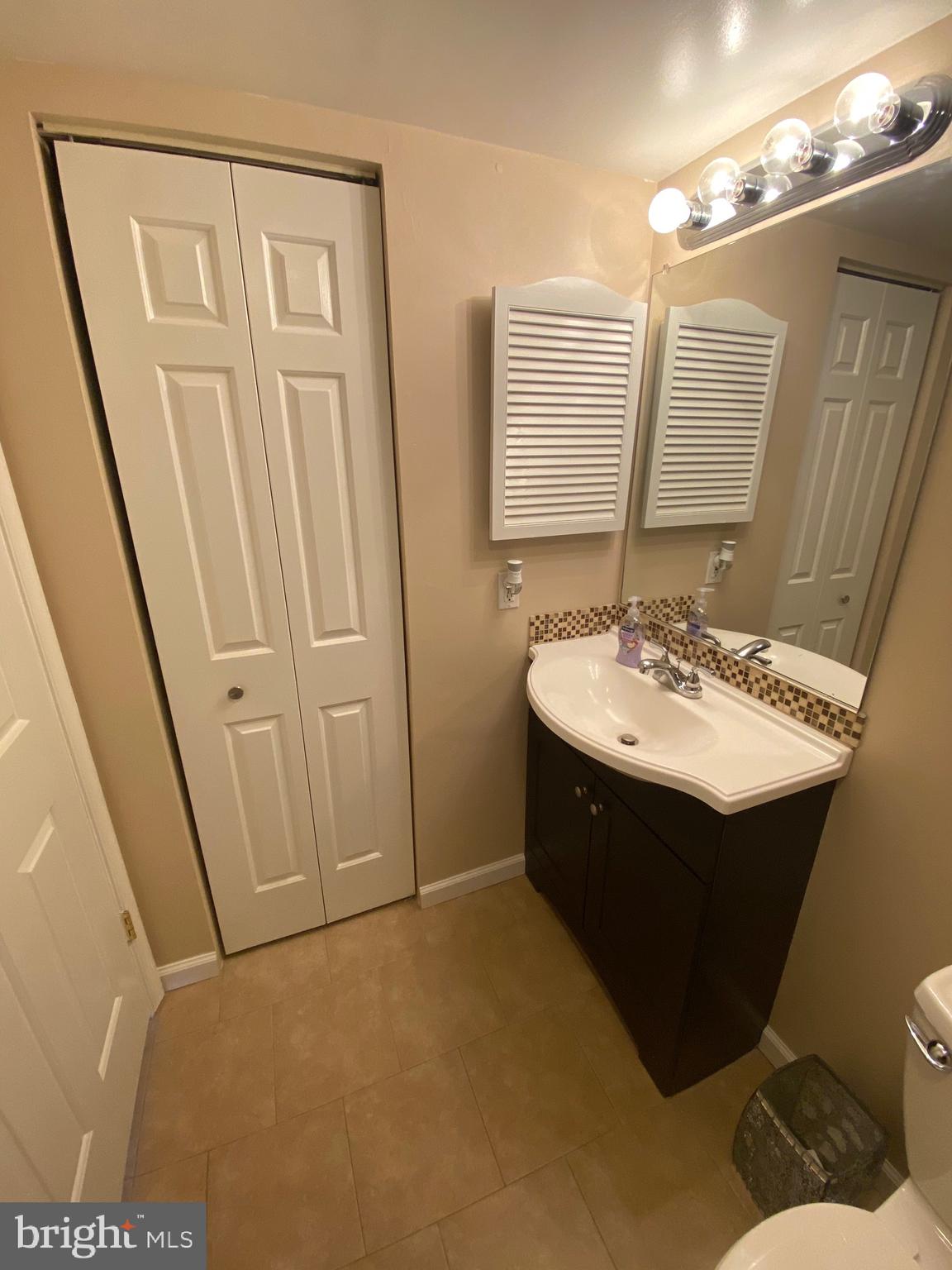 PONDS AT CENTREVILLE - Residential Lease